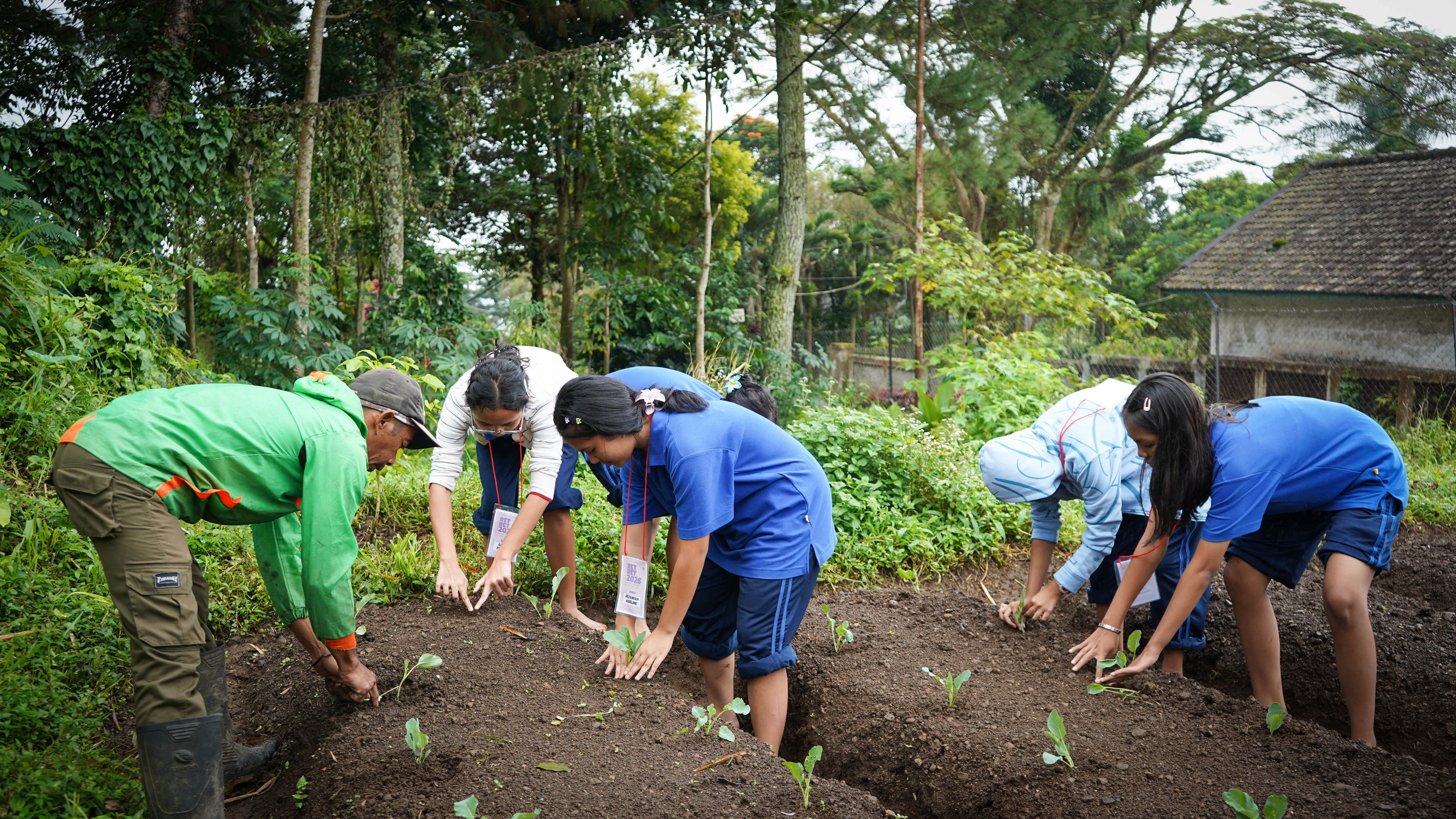MENYATU DENGAN ALAM - RETRET KELAS 8